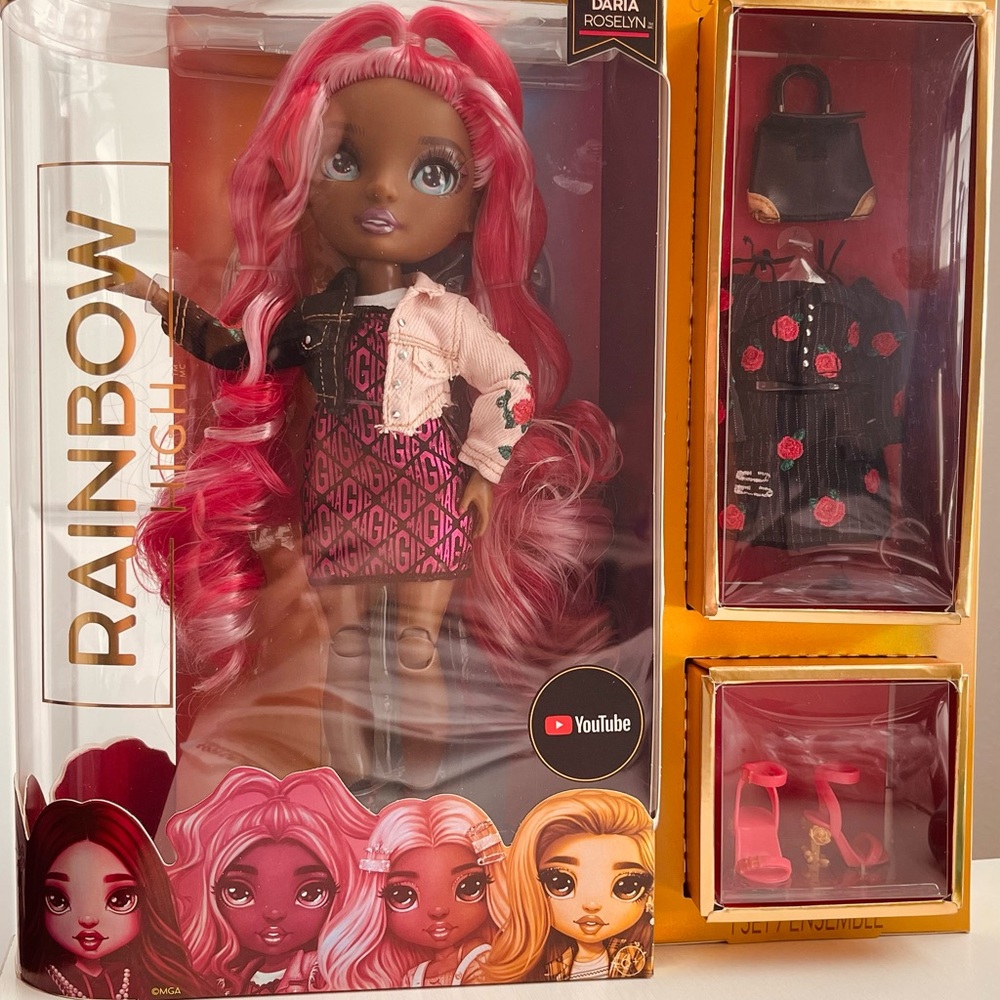 Rainbow High Doll ( New in the box )